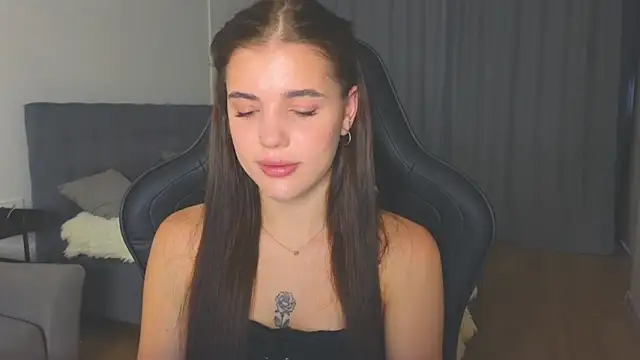 adrianawow1 online show from September 20, 2025, 9:42 pm