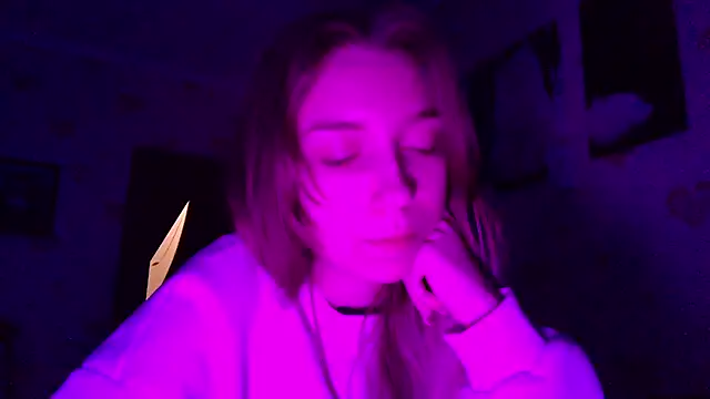 qwolll online show from March 14, 2025, 5:35 pm
