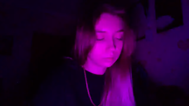 qwolll online show from March 17, 2025, 7:26 pm