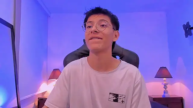 Snapshot of alexandersawyer chatting on December 15, 2025, 9:37 am alexandersawyer online show from December 15, 2025, 9:37 am