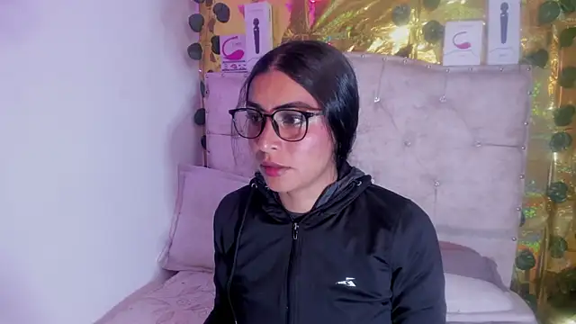 Snapshot of cristalconnorr chatting on April 23, 2026, 3:35 pm cristalconnorr online show from April 23, 2026, 3:35 pm