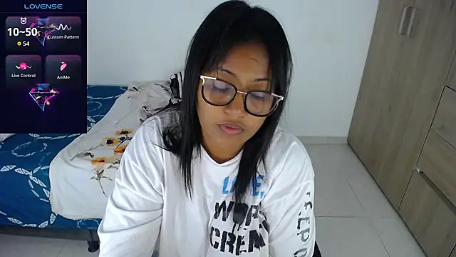 miajoseph  online show from September 10, 2025, 4:33 am