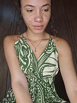 Snapshot of HelenHoltz chatting on December 15, 2025, 1:06 pm HelenHoltz online show from December 15, 2025, 1:06 pm