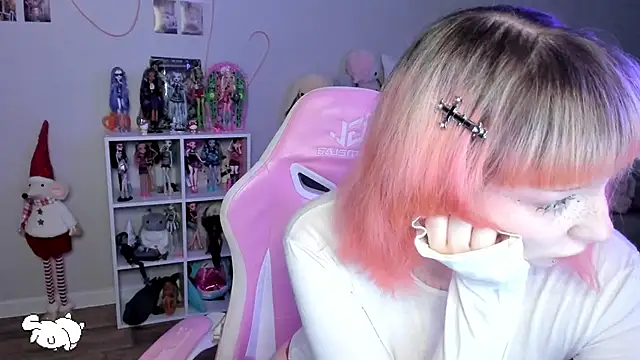 Snapshot of SweetieMollyy chatting on November 14, 2025, 9:35 am SweetieMollyy online show from November 14, 2025, 9:35 am