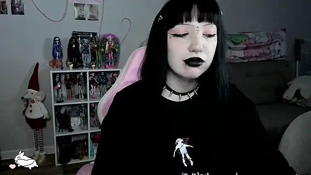 Snapshot of SweetieMollyy chatting on November 18, 2025, 9:01 am SweetieMollyy online show from November 18, 2025, 9:01 am