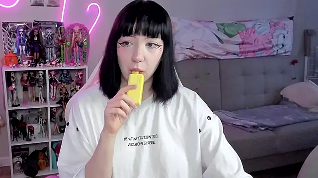 Snapshot of SweetieMollyy chatting on December 3, 2025, 10:03 am SweetieMollyy online show from December 3, 2025, 10:03 am