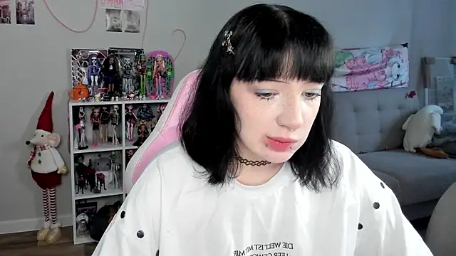 Snapshot of SweetieMollyy chatting on December 1, 2025, 10:05 am SweetieMollyy online show from December 1, 2025, 10:05 am