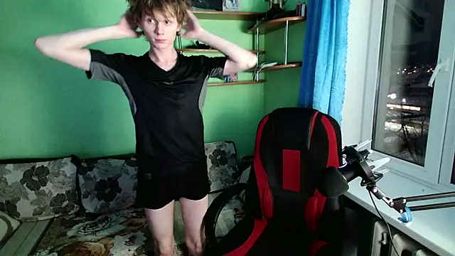 Snapshot of fameboyboo chatting on December 18, 2025, 2:43 pm fameboyboo online show from December 18, 2025, 2:43 pm