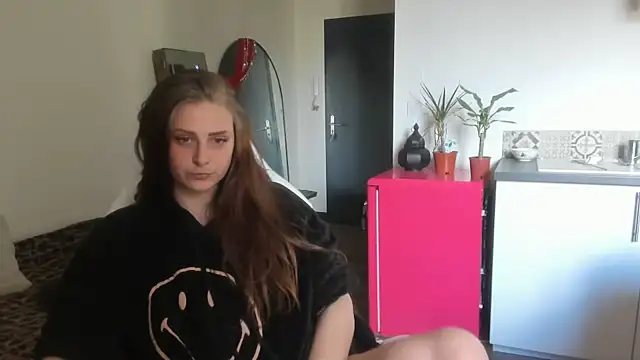 Snapshot of ce_leste__ chatting on May 10, 2026, 2:52 pm ce leste online show from May 10, 2026, 2:52 pm