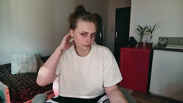 Snapshot of ce_leste__ chatting on May 12, 2026, 12:55 pm ce leste online show from May 12, 2026, 12:55 pm