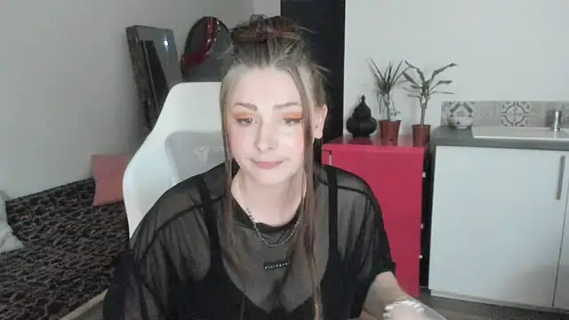 Snapshot of ce_leste__ chatting on May 6, 2026, 3:49 pm ce leste online show from May 6, 2026, 3:49 pm