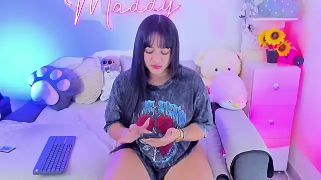 MaddyParisi online show from March 11, 2025, 5:13 am