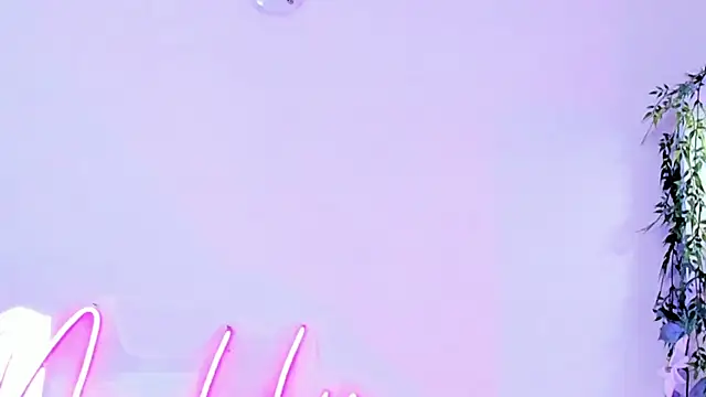 MaddyParisi online show from March 21, 2025, 4:39 am