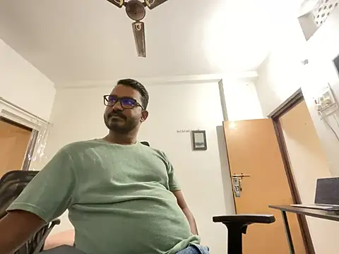 real meet girl finding in online show from December 5, 2024, 8:49 am