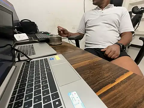 real meet girl finding in online show from October 13, 2025, 7:21 am