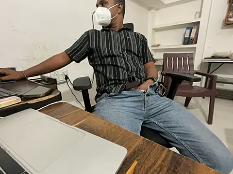 real meet girl finding in online show from October 15, 2025, 10:45 am