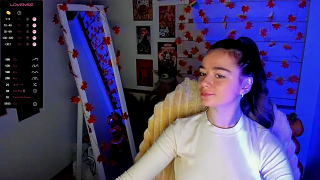 Snapshot of Bella_XO chatting on November 4, 2025, 7:45 am Bella XO online show from November 4, 2025, 7:45 am