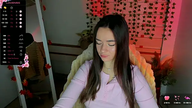 Snapshot of Bella_XO chatting on October 12, 2025, 6:37 am Bella XO online show from October 12, 2025, 6:37 am