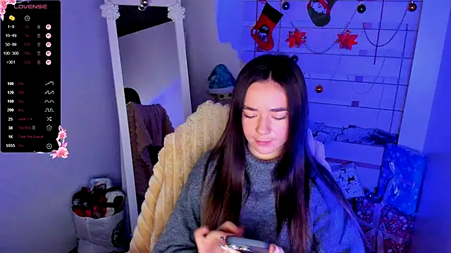 Snapshot of Bella_XO chatting on December 3, 2025, 8:25 am Bella XO online show from December 3, 2025, 8:25 am