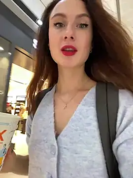 Snapshot of Dina_Tease chatting on December 19, 2024, 9:07 am Dina Tease online show from December 19, 2024, 9:07 am