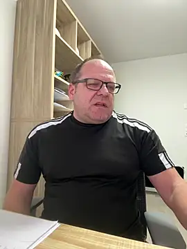 coupleLatinaLovers online show from January 19, 2026, 8:18 am