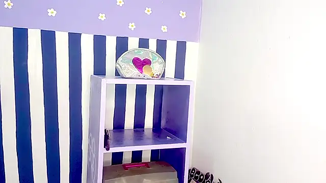 PetiteIvoryQueen19 online show from April 3, 2026, 3:35 am