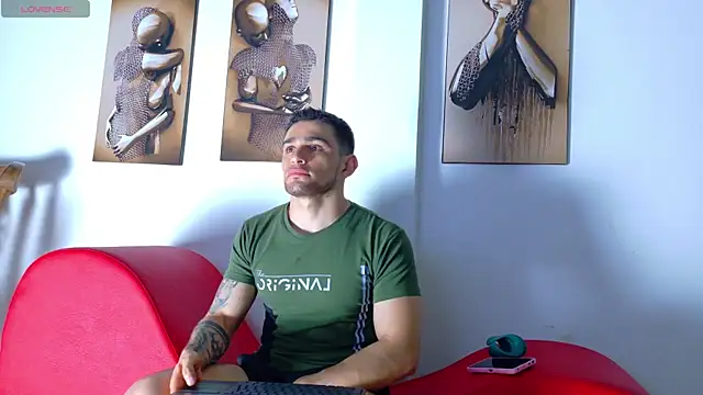 Sexy Alejandro  online show from April 3, 2026, 1:01 am