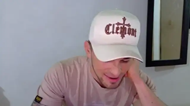 Snapshot of Sexy_Alejandro_ chatting on November 21, 2025, 2:21 am Sexy Alejandro online show from November 21, 2025, 2:21 am