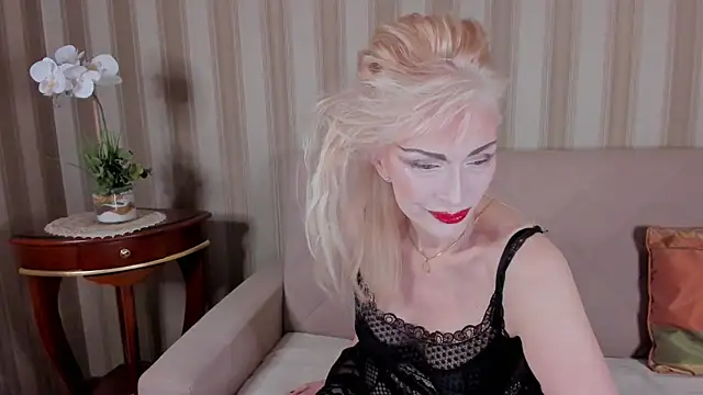 Rita Farel online show from November 3, 2025, 9:07 pm