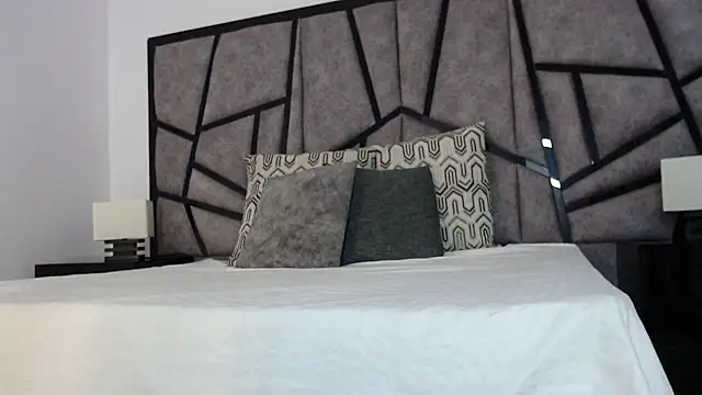 adhara cortez online show from April 6, 2026, 9:05 pm