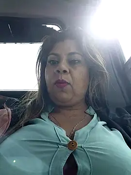 Laura-Hernandez online show from May 15, 2026, 2:37 pm
