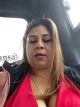 Snapshot of Laura-Hernandez chatting on November 14, 2025, 3:26 pm Laura-Hernandez online show from November 14, 2025, 3:26 pm