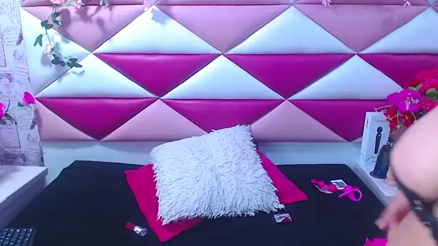 Snapshot of SalmaSantos chatting on March 8, 2025, 3:17 am SalmaSantos online show from March 8, 2025, 3:17 am