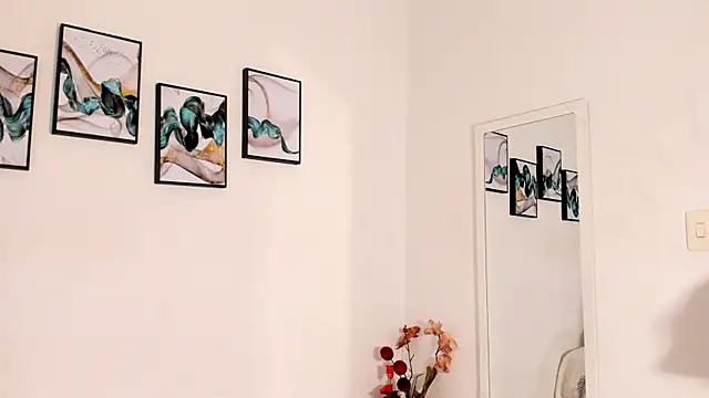 Maia W10 online show from March 15, 2025, 12:34 pm