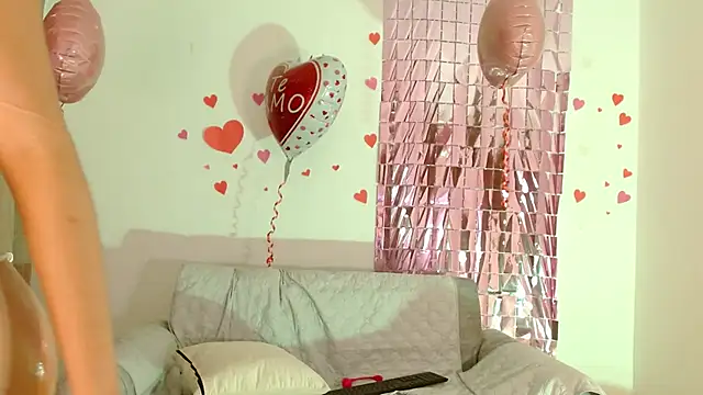 Maia W10 online show from March 13, 2025, 4:01 pm