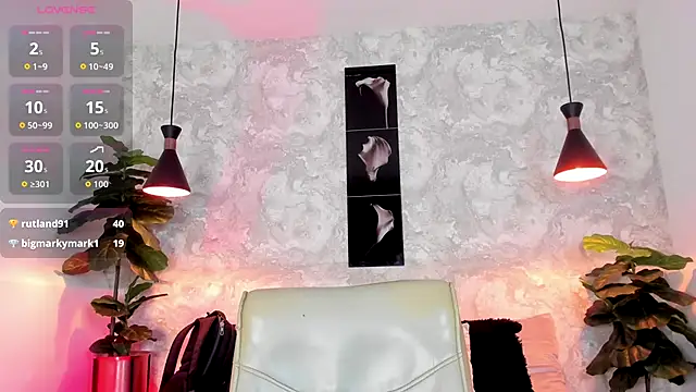 Snapshot of Regan__ chatting on November 13, 2025, 12:58 am Regan online show from November 13, 2025, 12:58 am