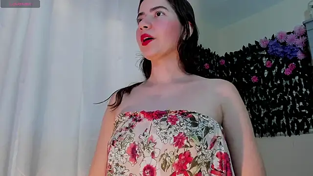 sweetieandjuicyy online show from June 2, 2026, 6:19 pm