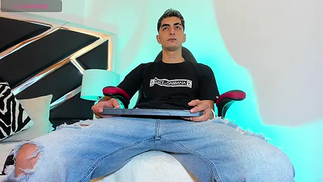 Snapshot of DimitryHank chatting on January 24, 2025, 8:53 pm DimitryHank online show from January 24, 2025, 8:53 pm