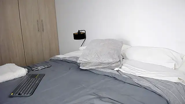 Bella rossinii  online show from February 27, 2026, 2:01 am