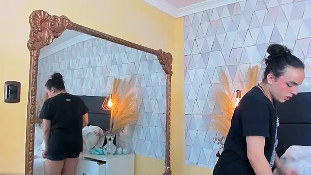 JustinePerry online show from April 3, 2026, 4:08 am