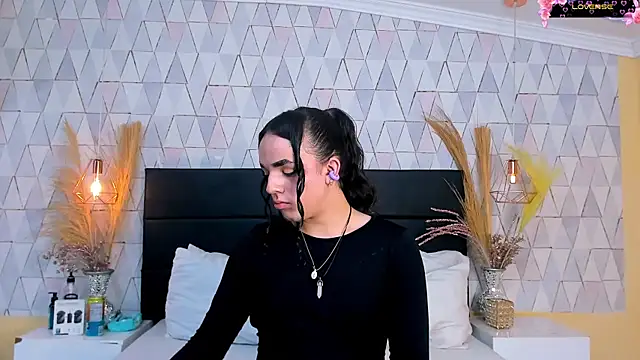 JustinePerry online show from April 6, 2026, 2:51 am