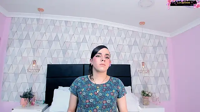 JustinePerry online show from May 12, 2026, 3:47 am