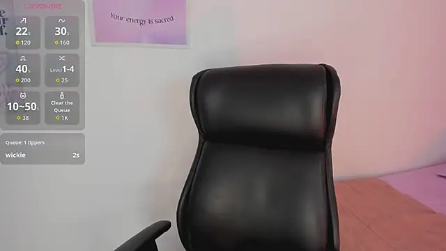 LanaJones  online show from April 18, 2026, 1:13 pm