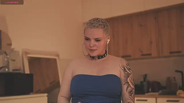 LikaBerry1 online show from November 10, 2025, 6:24 pm