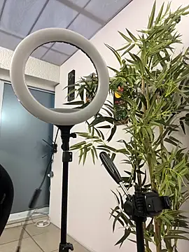 Snapshot of angel_natural chatting on October 31, 2025, 8:05 pm angel natural online show from October 31, 2025, 8:05 pm