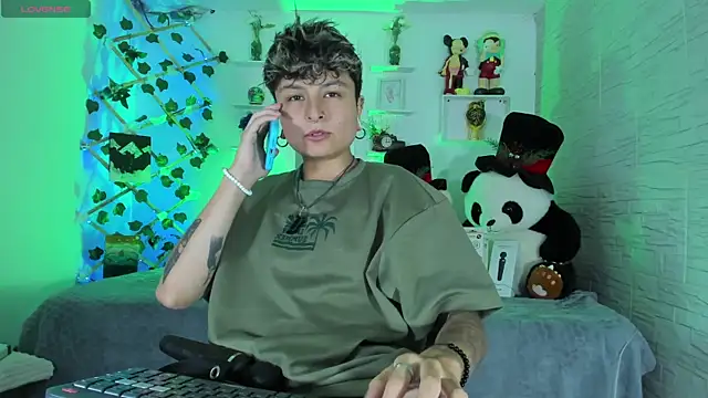 Snapshot of ZuryRamirez_ chatting on October 6, 2025, 9:04 pm ZuryRamirez online show from October 6, 2025, 9:04 pm