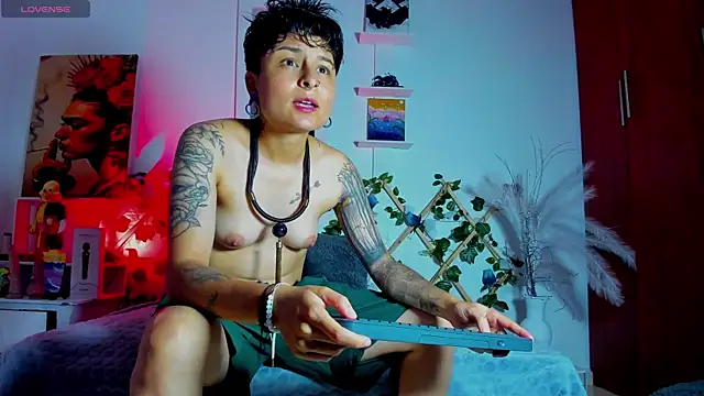 Snapshot of ZuryRamirez_ chatting on February 23, 2025, 12:08 am ZuryRamirez online show from February 23, 2025, 12:08 am