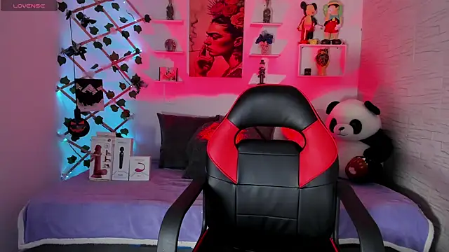 Snapshot of ZuryRamirez_ chatting on November 6, 2025, 10:36 pm ZuryRamirez online show from November 6, 2025, 10:36 pm