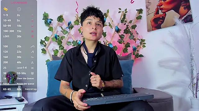 Snapshot of ZuryRamirez_ chatting on February 14, 2025, 7:44 pm ZuryRamirez online show from February 14, 2025, 7:44 pm