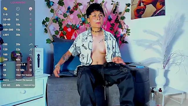 Snapshot of ZuryRamirez_ chatting on February 16, 2025, 10:55 pm ZuryRamirez online show from February 16, 2025, 10:55 pm